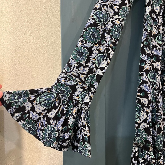 Free People Olivia Blue Floral Printed Tunic Top Long Sleeve V-Neck Size Medium - Picture 2 of 7